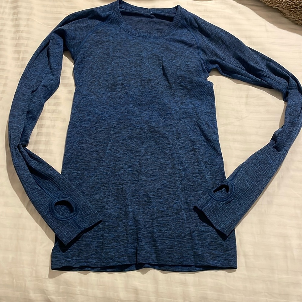 Lululemon long sleeve. Size 4.